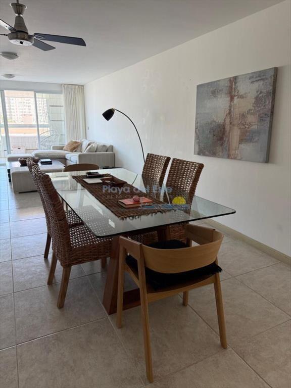 Apartamento en venta de 3 dormitorios y servicio