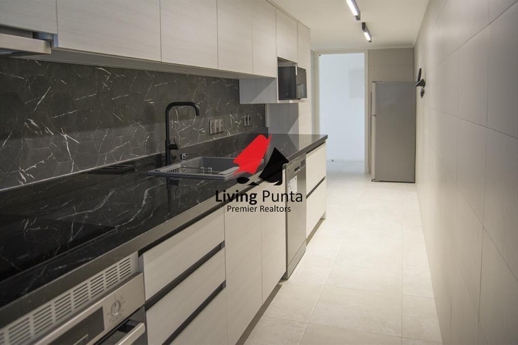 Vende apartamento de 2 dormitorios y medio en del