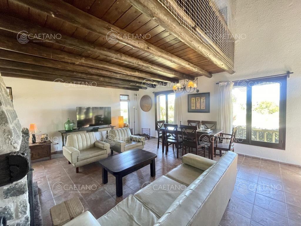 Alquiler casa 3 dormitorios en Balneario Bs As - Punta del