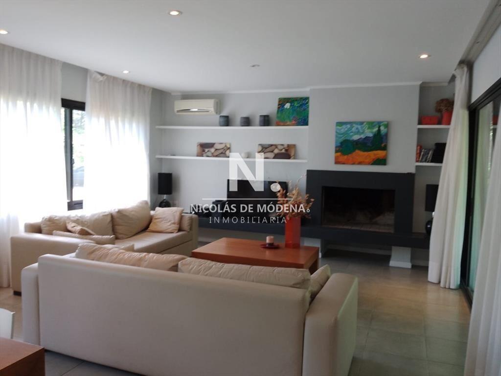 Casa en alquiler anual barrio privado en Parque