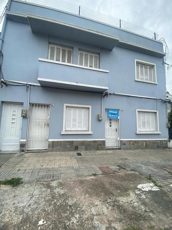VENTA CASA PH 3 DORMITORIOS, AMPLIO TERRENO PARA EDIFICAR.