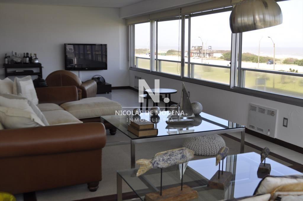 En venta Amplio departamento de 3 dormitorios al