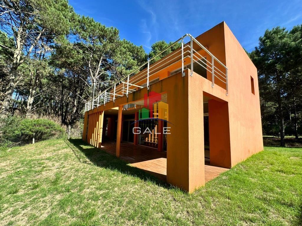 Casa en venta y alquiler anual en Club del Lago -