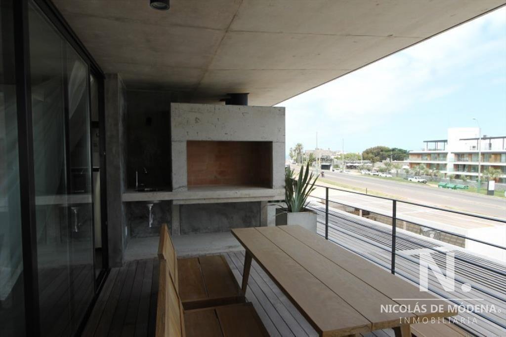 Apartamento en venta en Manantiales de 3 dormitorios con vi