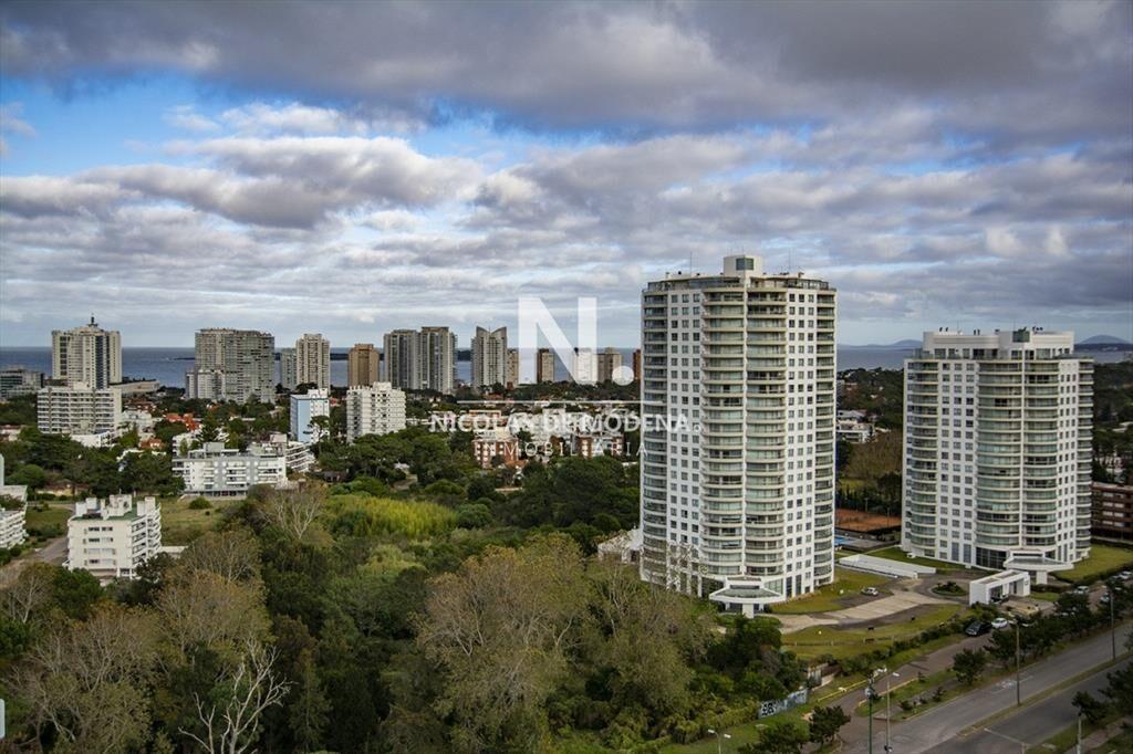 Departamento en piso alto en venta. Torre One.