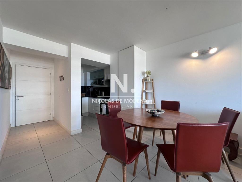 En venta apartamento de 2 dormitorios en Punta al