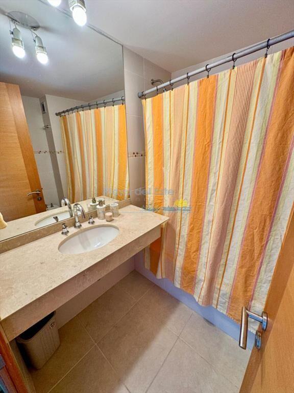 Apartamento en Venta de 3 domritorios en Punta ,