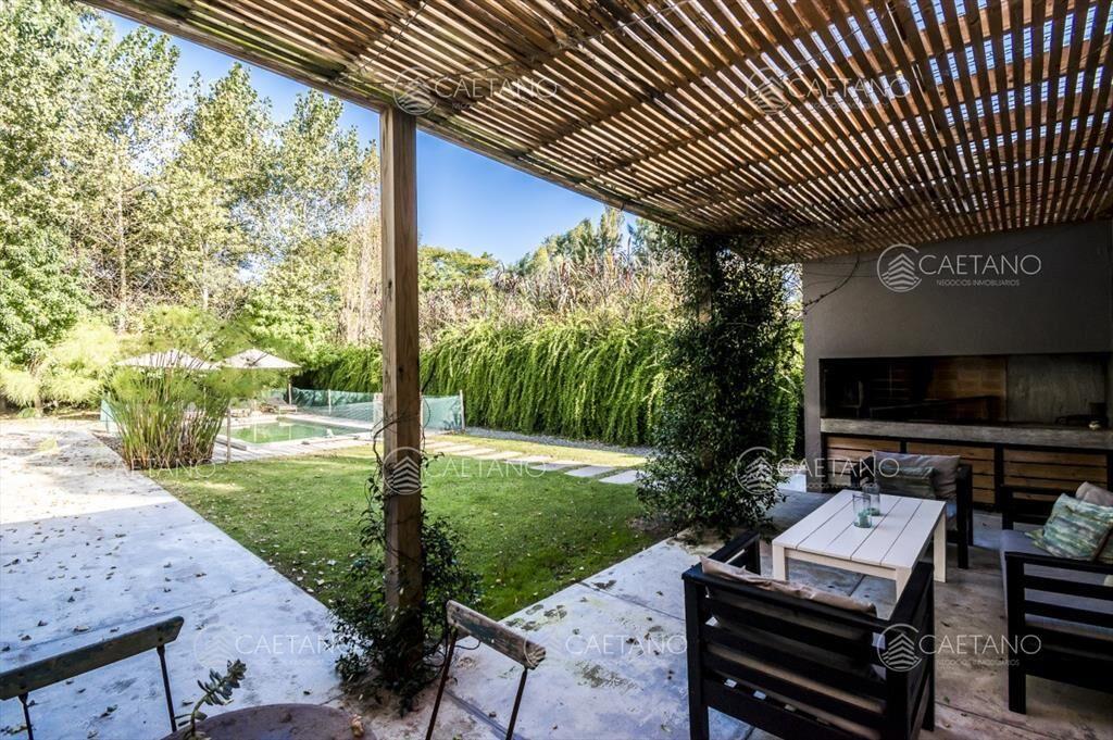 Excelente casa de estilo Minimalista en Barrio La