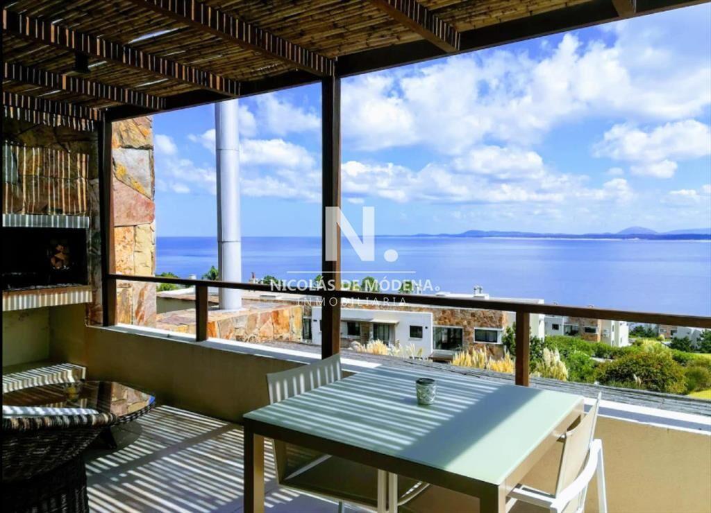 Vende apartamento de 2 dormitorios con vista al