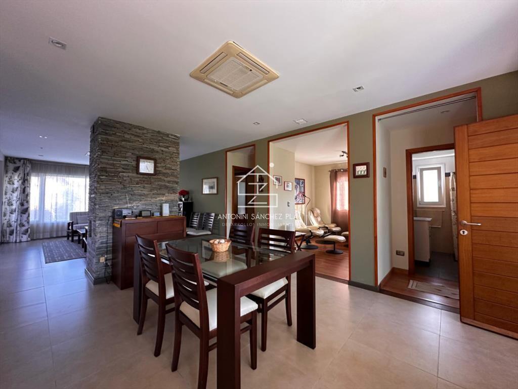 En venta chalet de 3 dormitorios con pergola, en