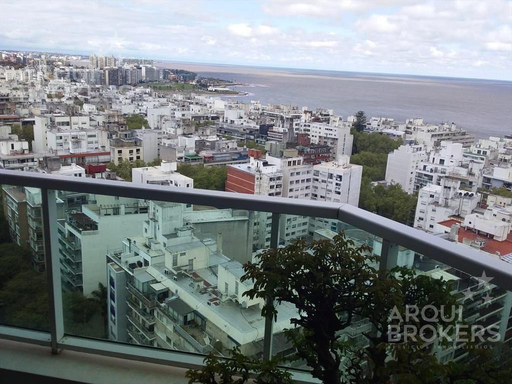Apartamento de tres dormitorios en alquiler en Pocitos 2 gg