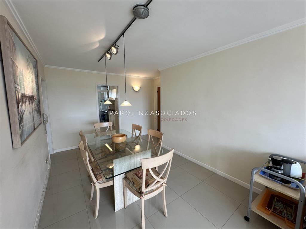 Espectacular apartamento en venta de 3 dormitorios en torre