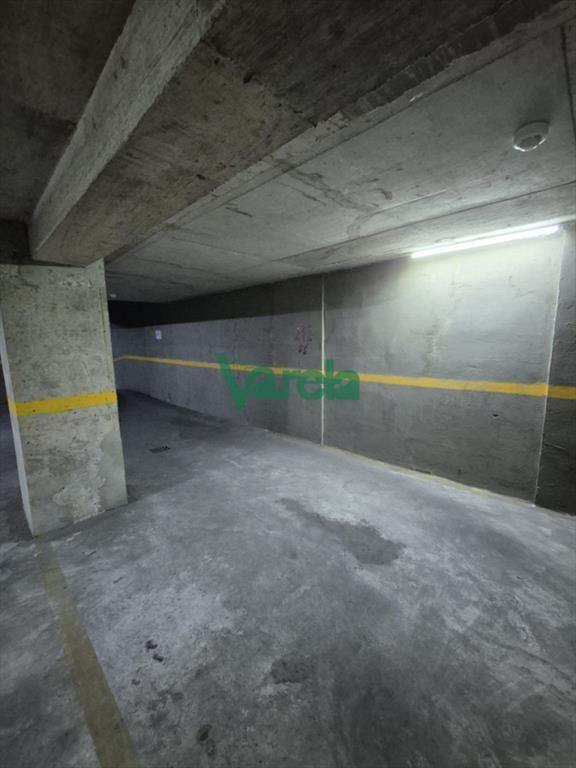 Venta de cochera en espectacular edificio esq