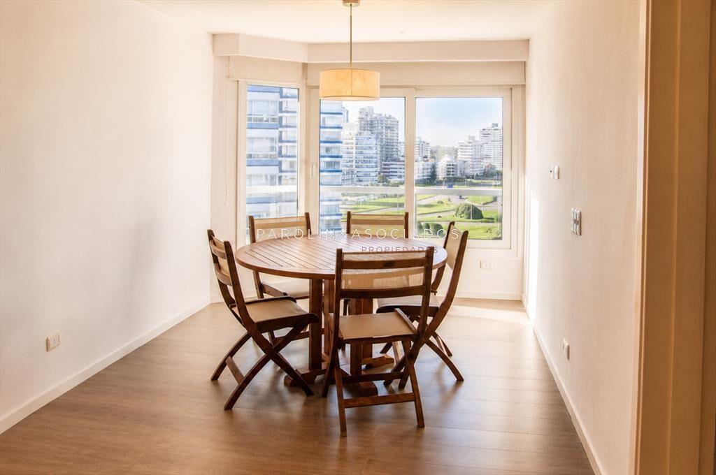 Vende apartamento con vista al mar, de 4 en Punta