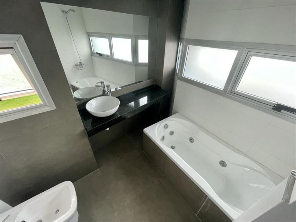 Hermoso apartamento de dos dormitorios frente al mar!