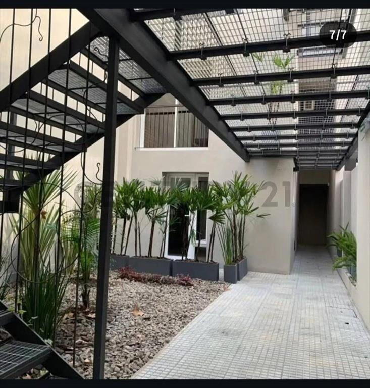 Apartamento Duplex , PARRILLERO y PATIO en Parque RODO