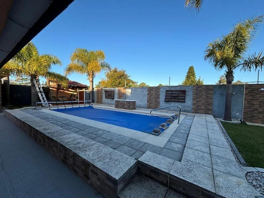 Casa en venta con apartamento en mismo padron piscina 560 m