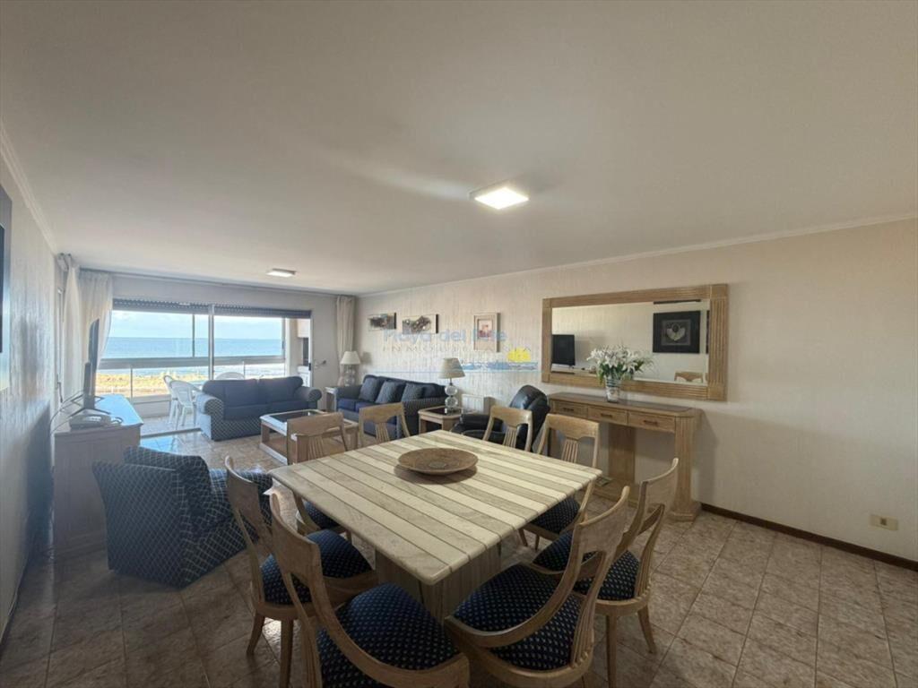 Apartamento de 3 dormitorios en alquiler anual e