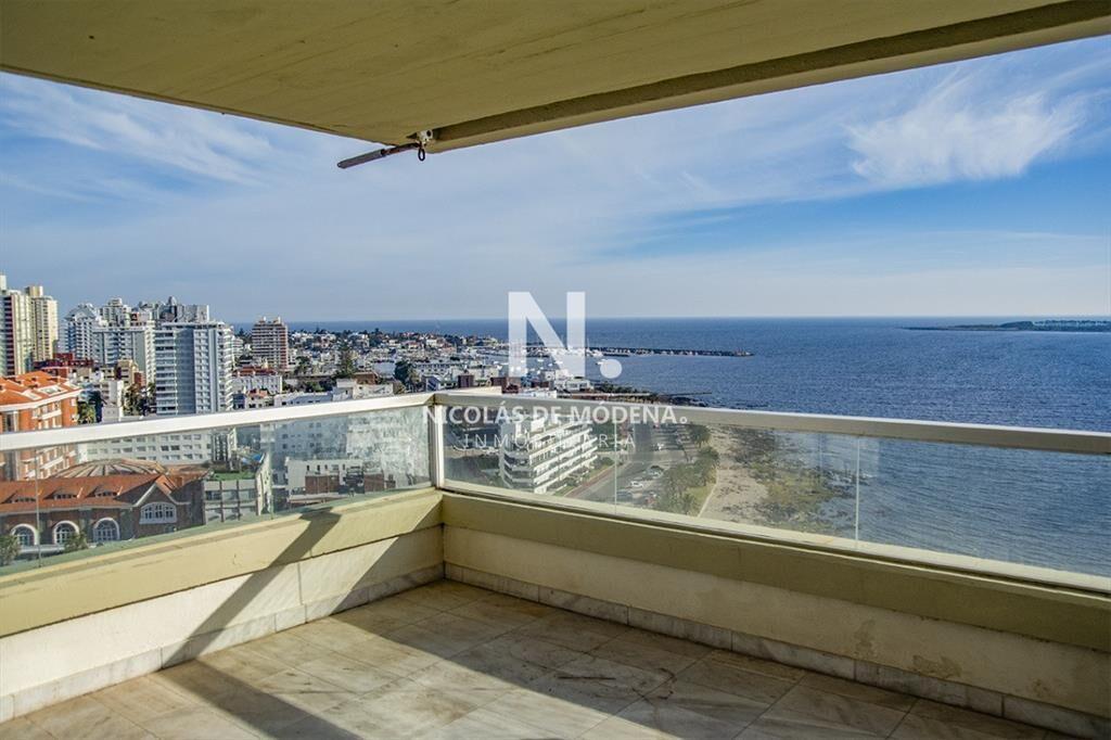 Departamento de 4 dormitorios en venta frente al
