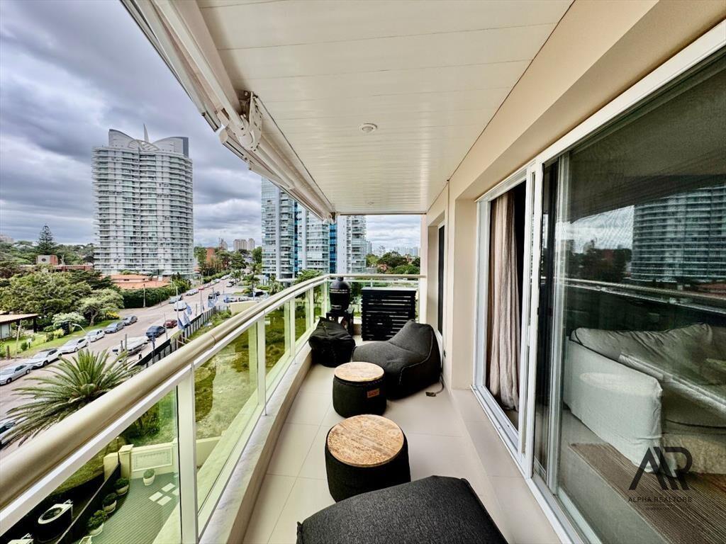 Venta apartamento 3 dormitorios en Coral Tower  .