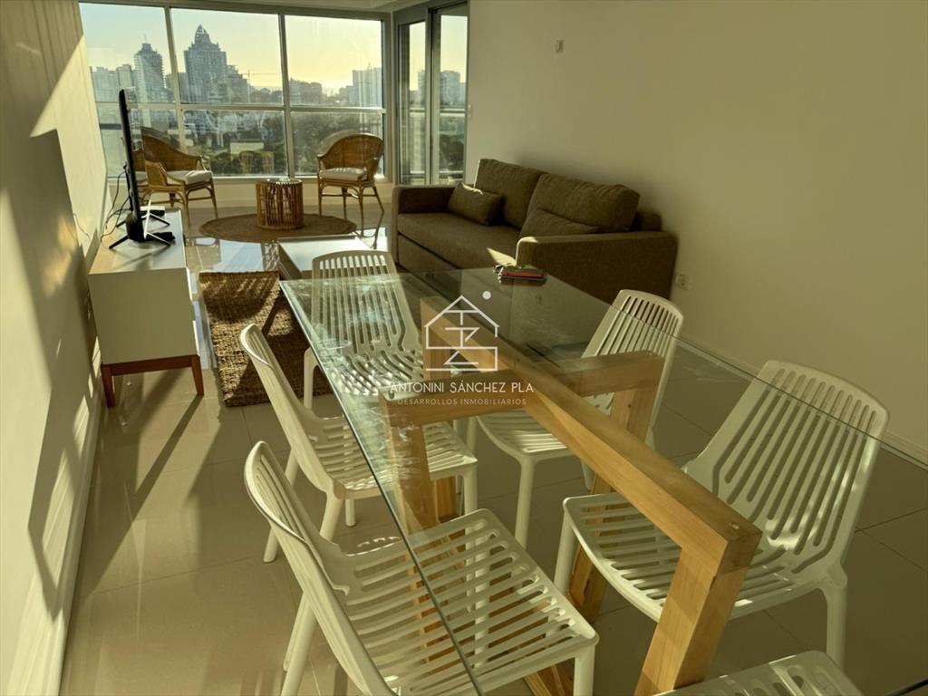 Apartamento de 2 Dormitorios + Dependencia y en