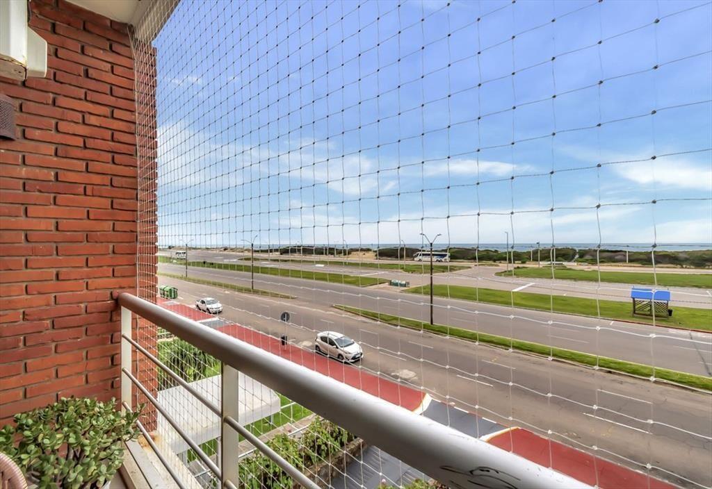 Venta Apartamento de 2 Dormitorios Frente al Mar!
