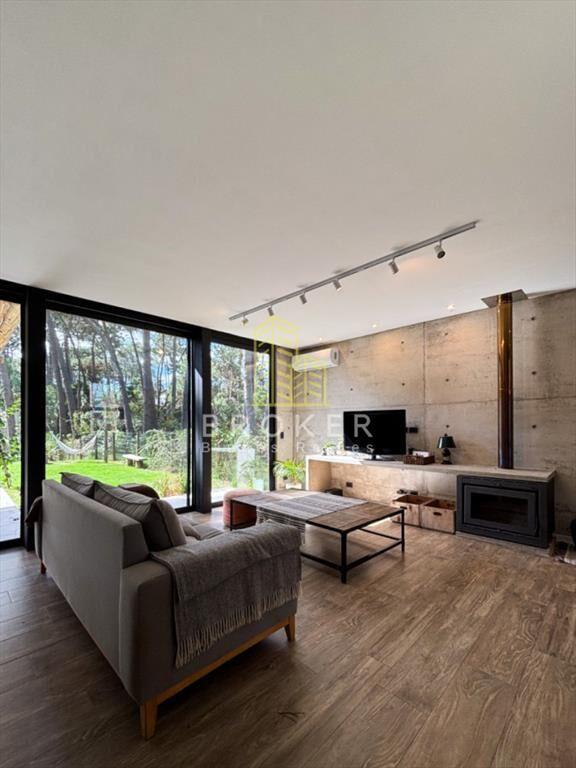 Alquiler de muy linda casa de diseño en Montoya