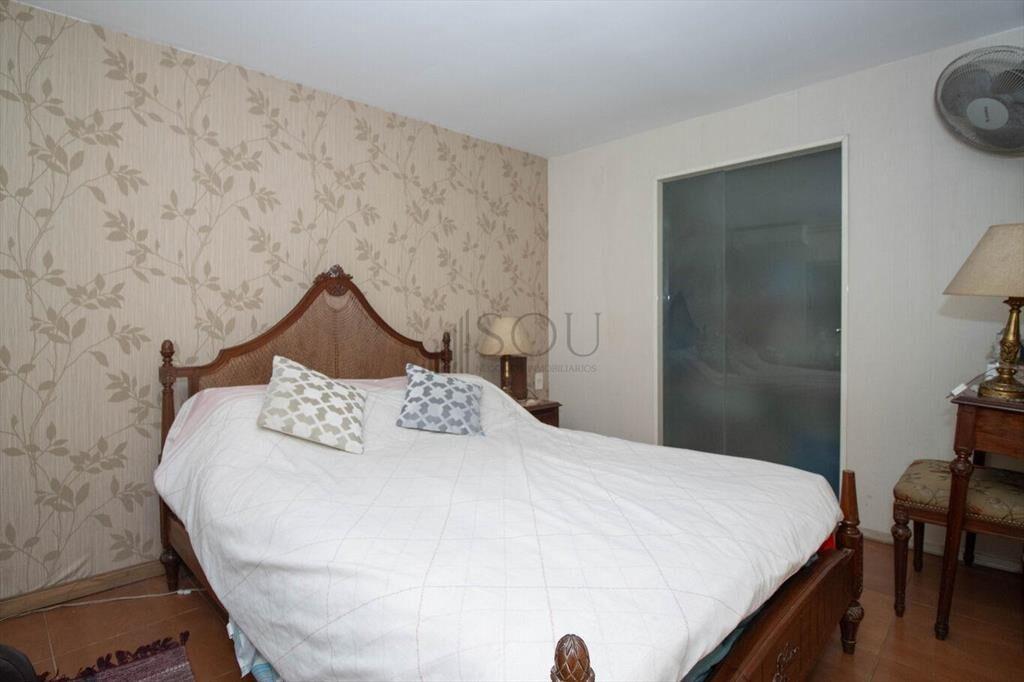 Venta Dos Galpones y dos casas en un padrón