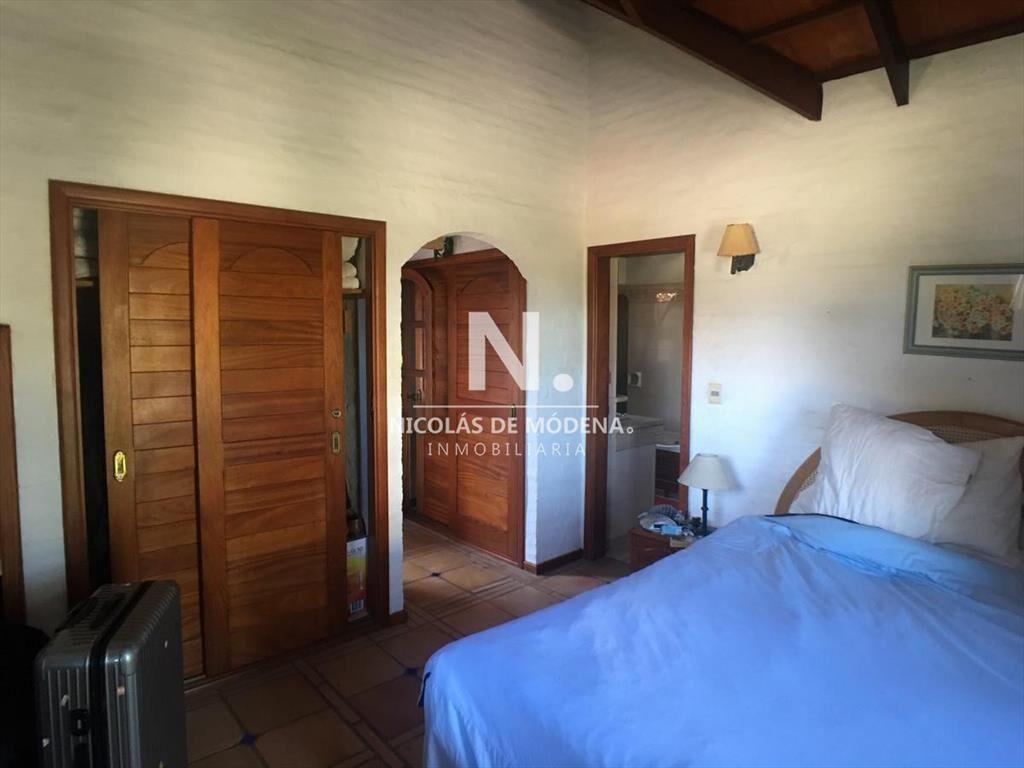 Vende casa de 3 dormitorios en suite con piscina,