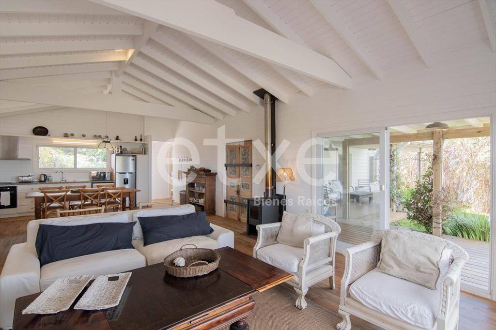 Venta de Casa en La Pedrera, Rocha. ...