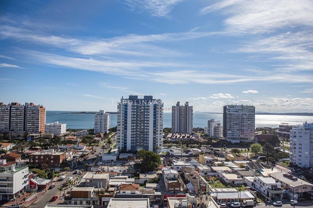 Piso alto con vista panoramica, 1 dormitorio y en