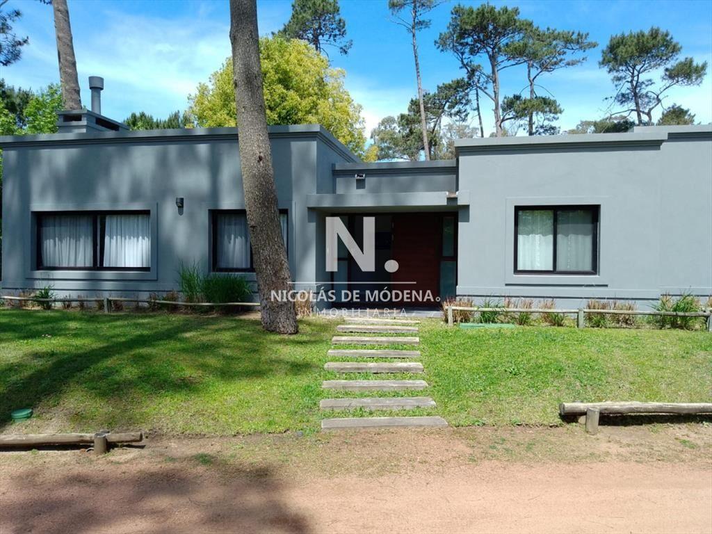 Casa en alquiler anual barrio privado en Parque