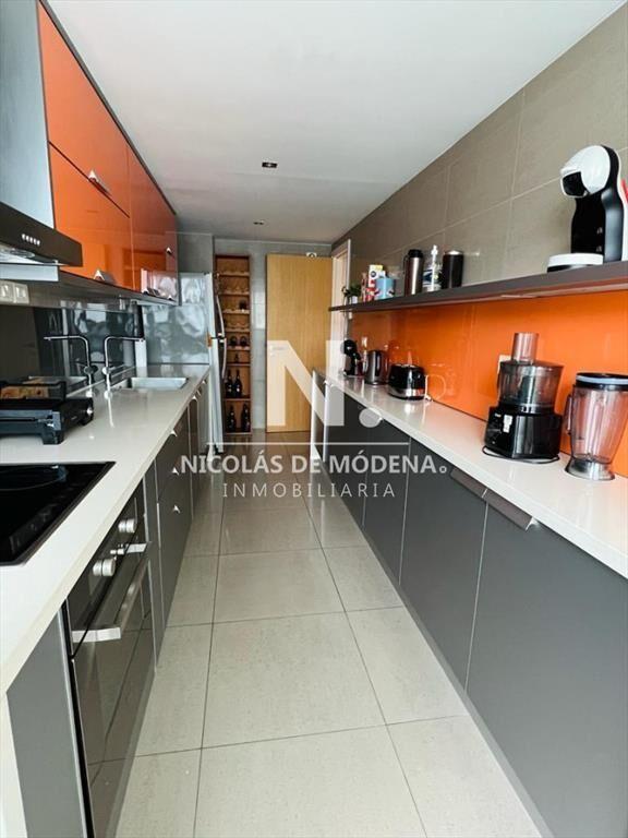 Vende impecable apartamento de 3 dormitorios, con