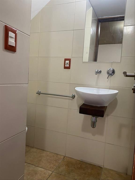 Alquiler Ciudad Vieja Oficina al frente en Barreiro  Ramos