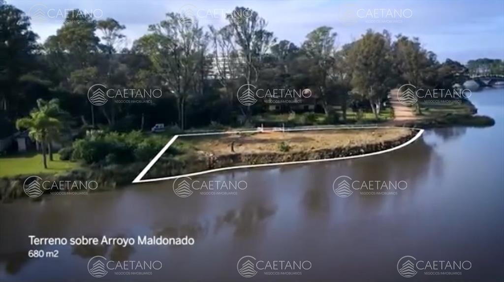 Edificio Boutique - Proyecto sobre arroyo