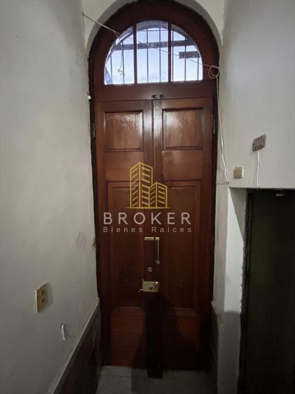 Casa en 3 plantas con amplio Local en Reducto