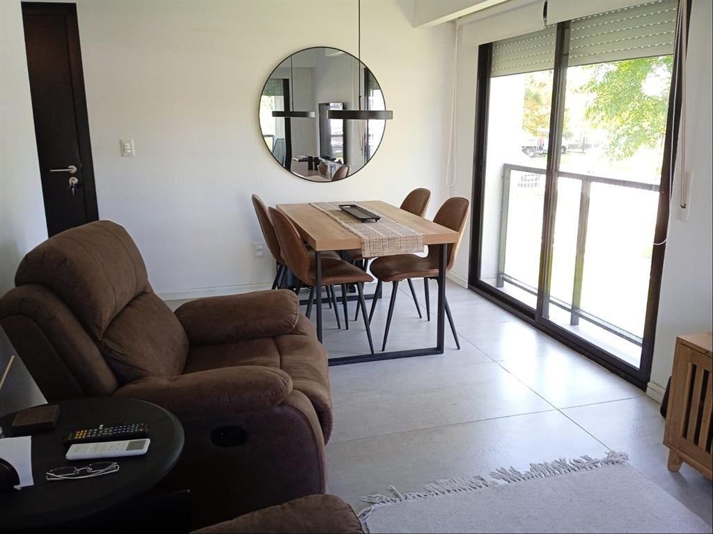 Impecable apartamento 1 dormitorio con terraza y garaje.