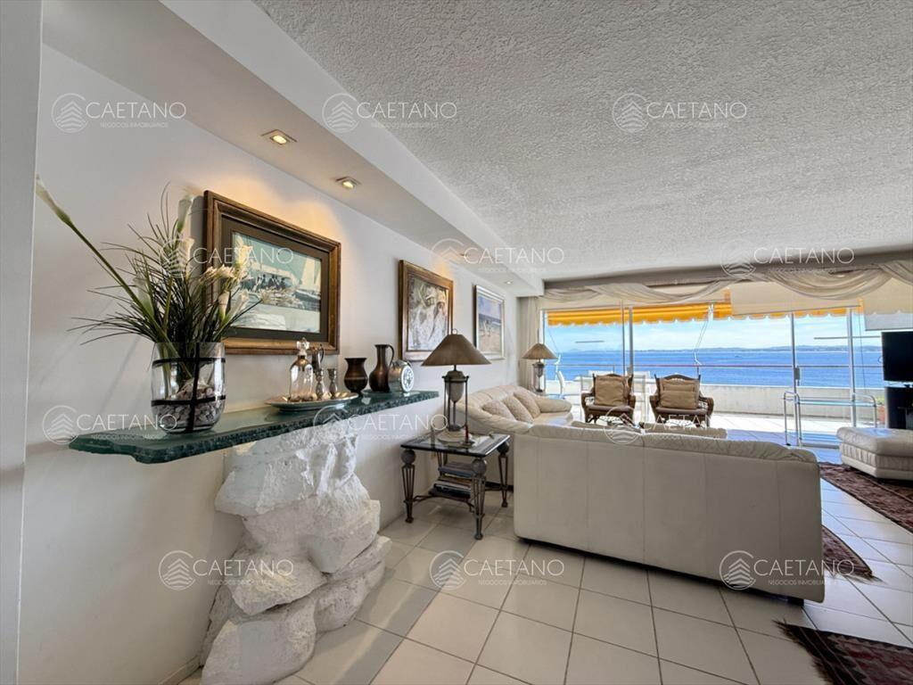 Penthouse de categoría en Espigón Rambla General Artigas