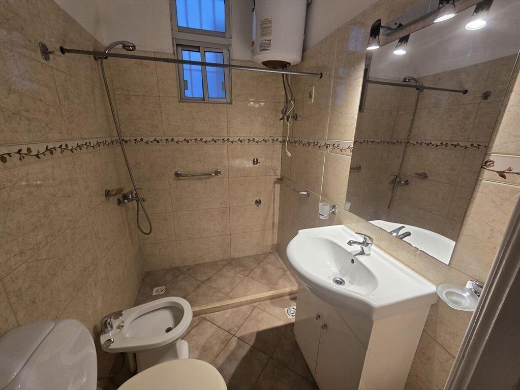 Gran ubicación de Pocitos, apto. tipo casa, excelente estad