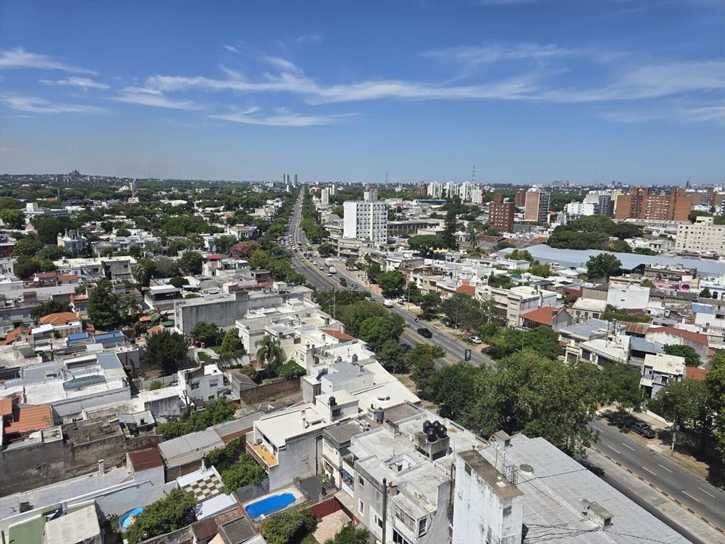 Piso alto, excelente vista y luminosidad, muy comodo.