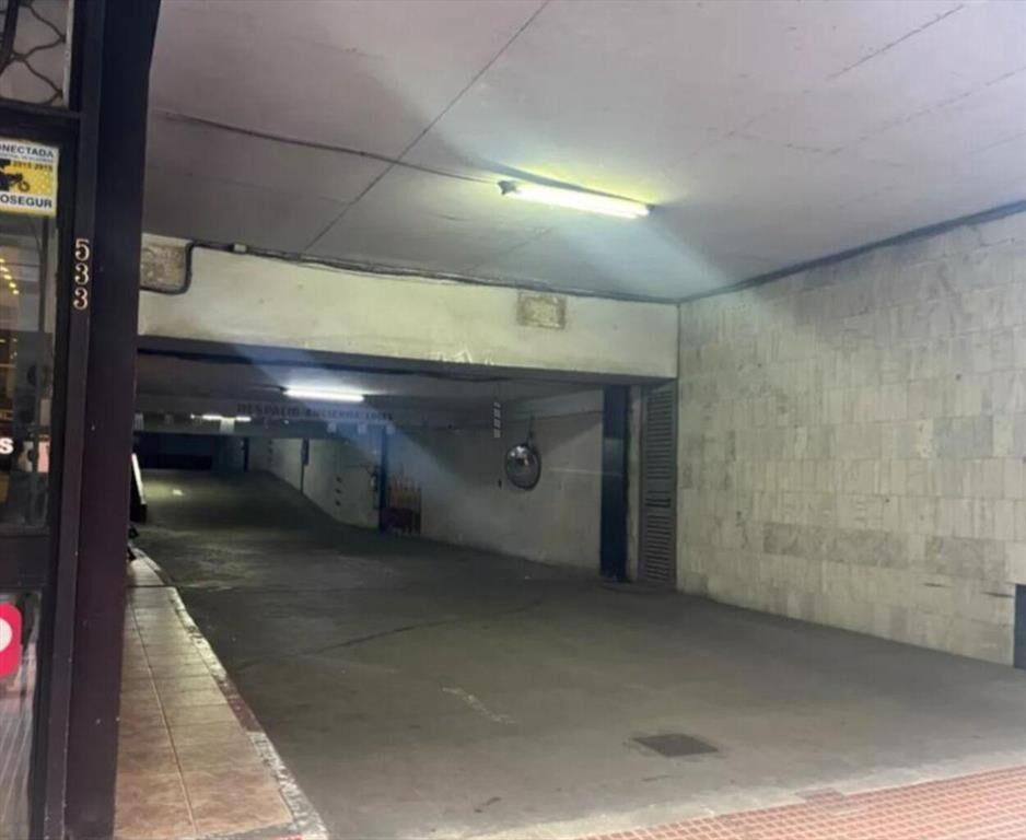 Cochera en venta Ciudad vieja , ideal inversión o uso.