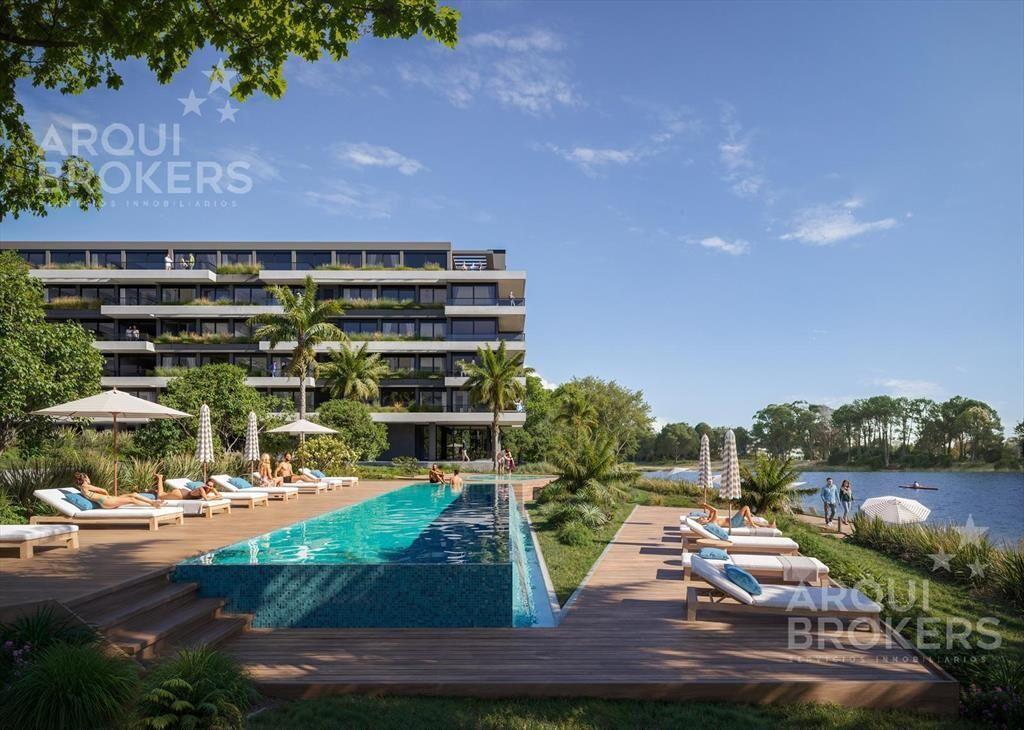 Apartamento de dos dormitorios en venta en Carrasco Este -