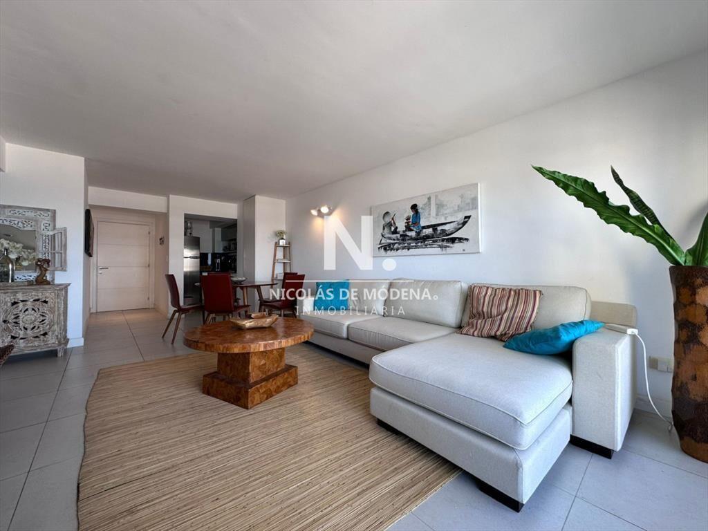 En venta apartamento de 2 dormitorios en Punta al