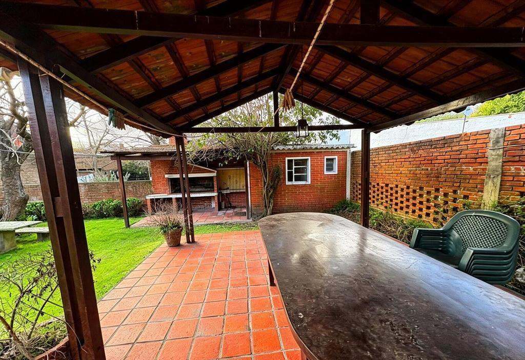 VENTA CASA 3 dormitorios 3 baños piscina en Carrasco