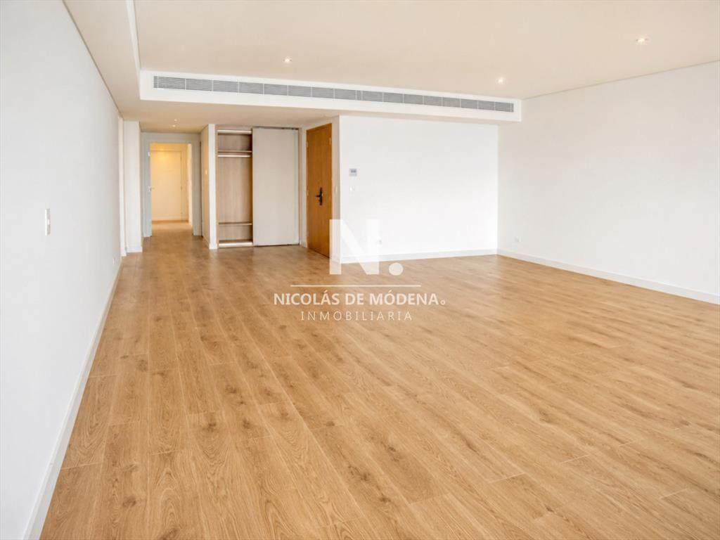 Apartamento de 4 dormitorios en venta en Trump