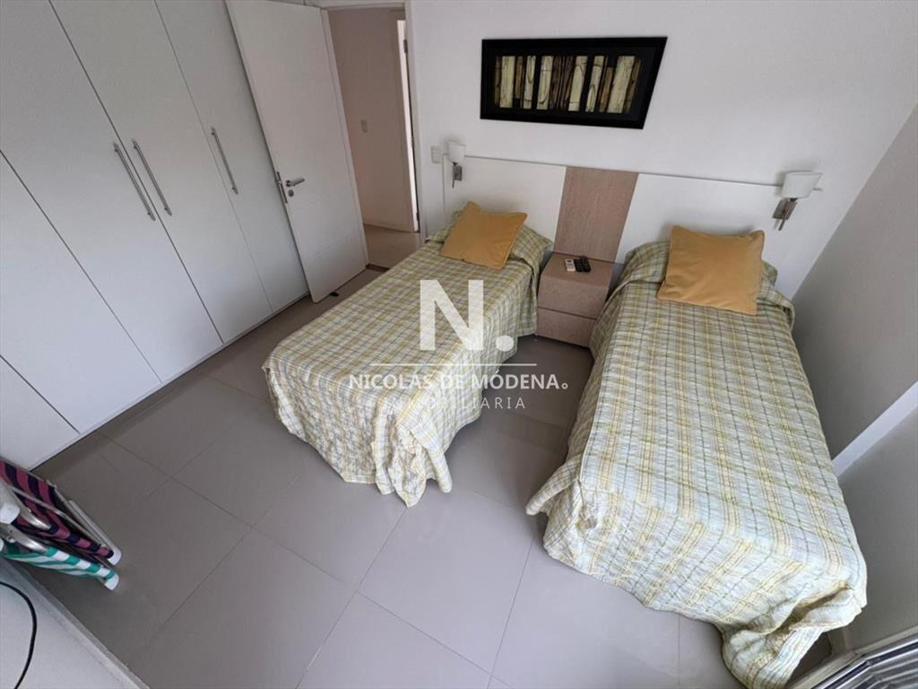 Apartamento de 3 dormitorios en Casino Tower, del