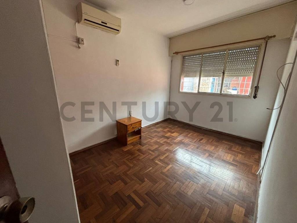 Venta Casa 3 Dormitorios + Apto Barrio Ituzaingó USD.149....