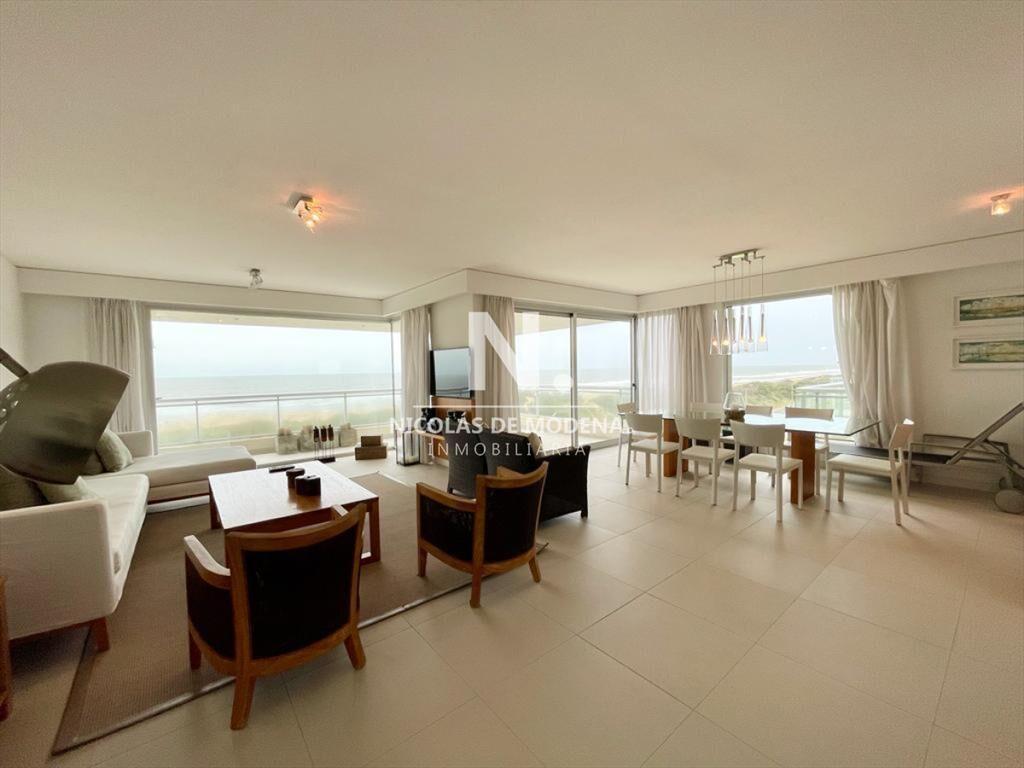 Apartamento 3 suites y dependencia en playa brava