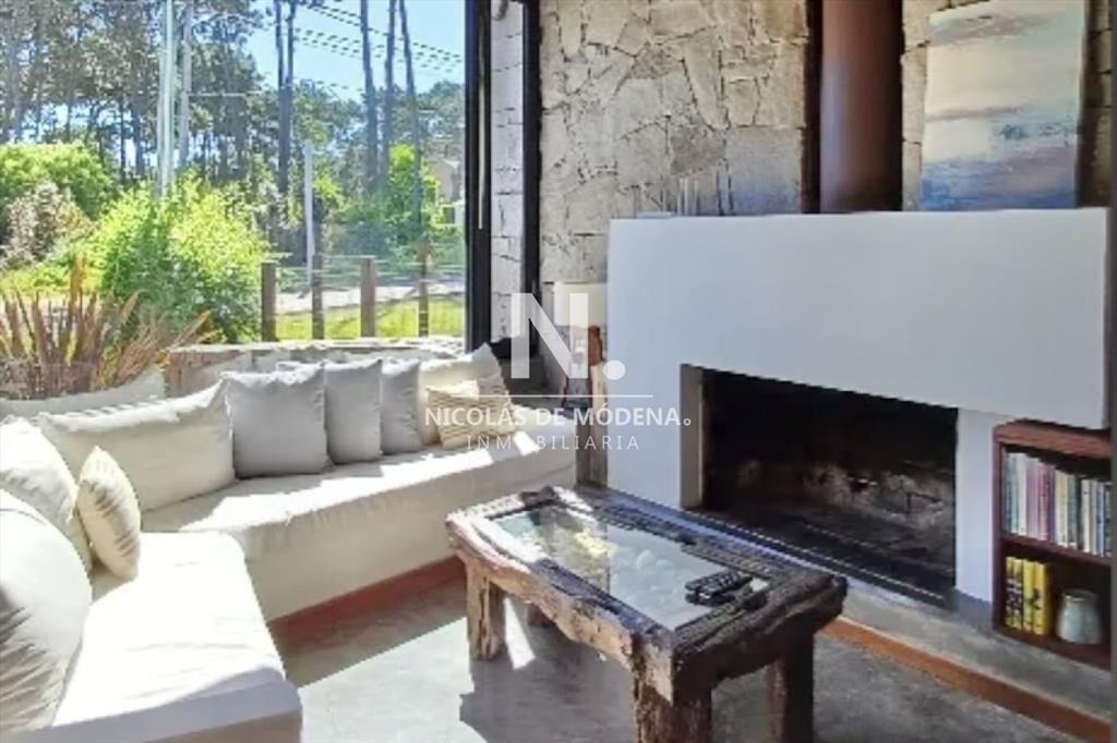Casa en venta de cuatro dormitorios, parrilla y piscina en