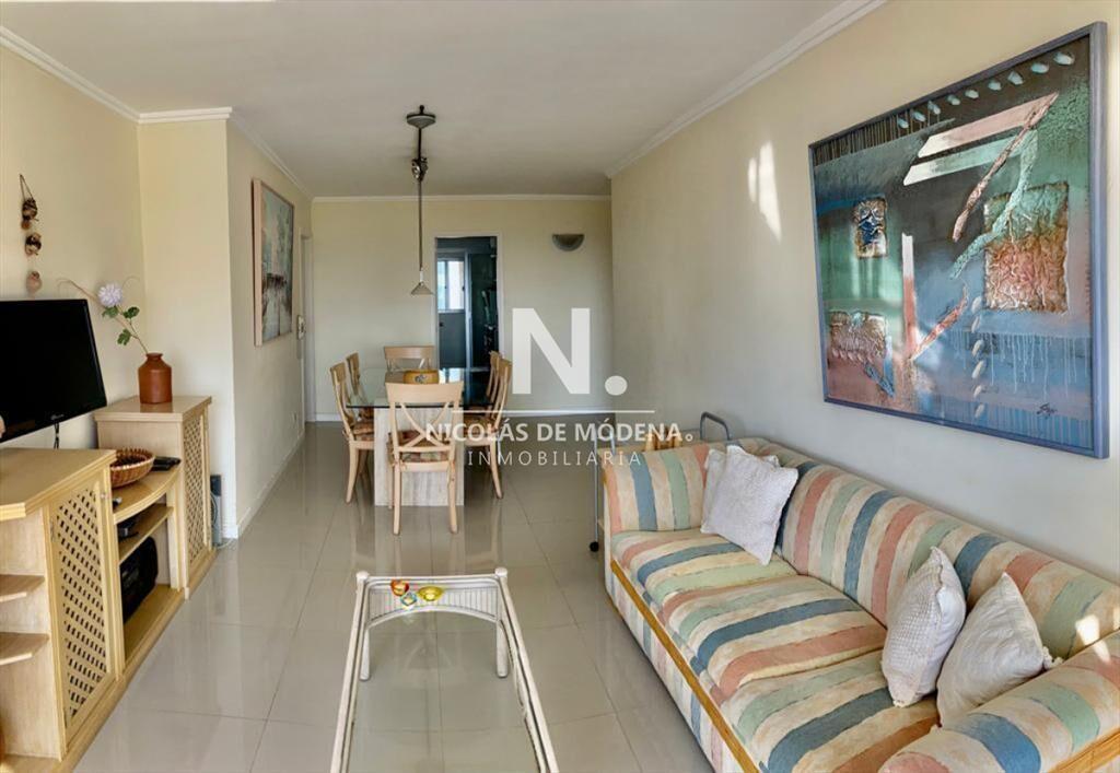 En Playa Brava, departamento de 3 dormitorios en venta